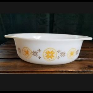 Vintage Pyrex Town And Country 1 1/2 Quart Casserole Dish w/ No lid